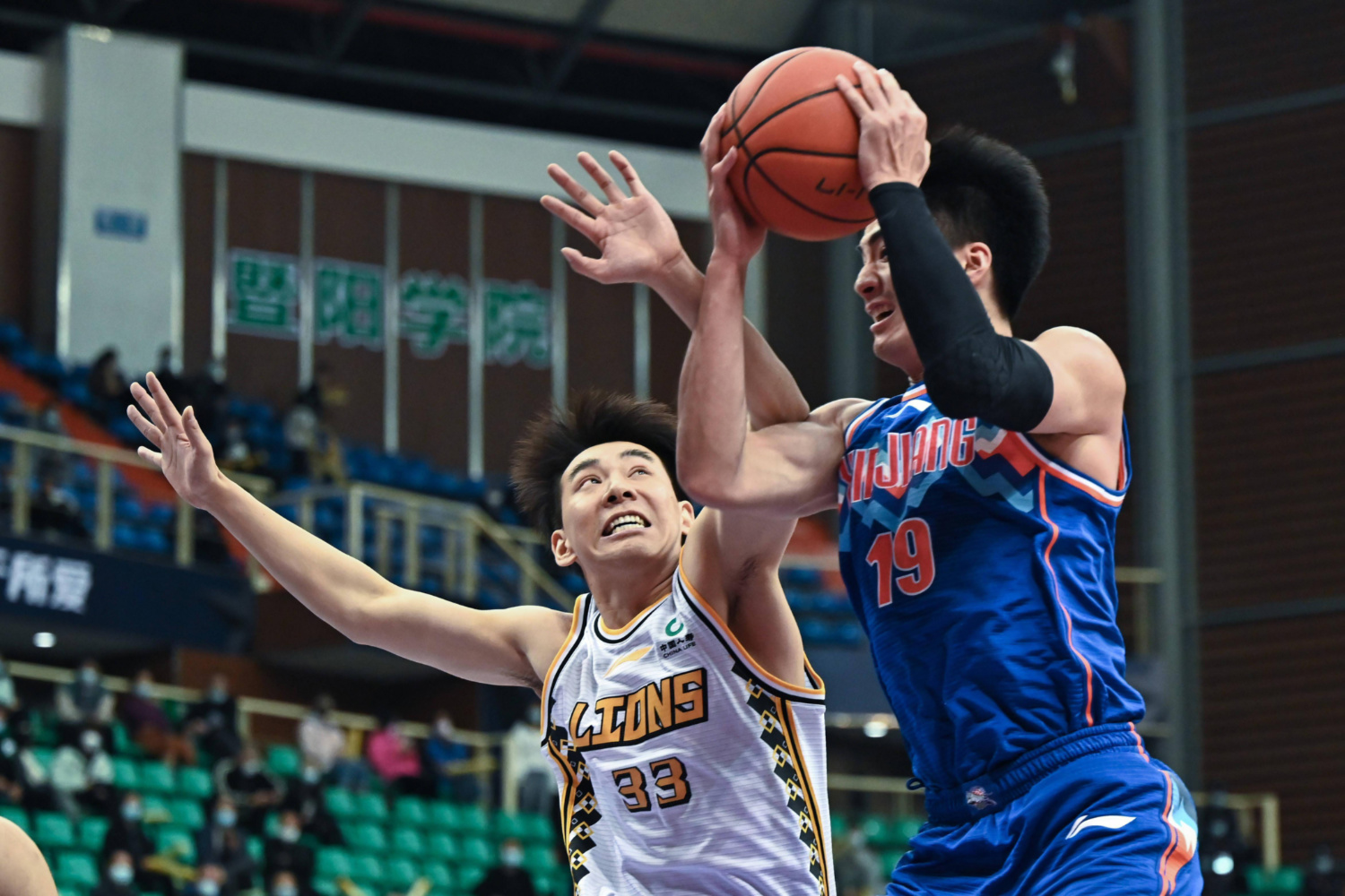 山东队轻取篮网,伦纳德扛起全队 山东队轻取篮网,伦纳德扛起全队