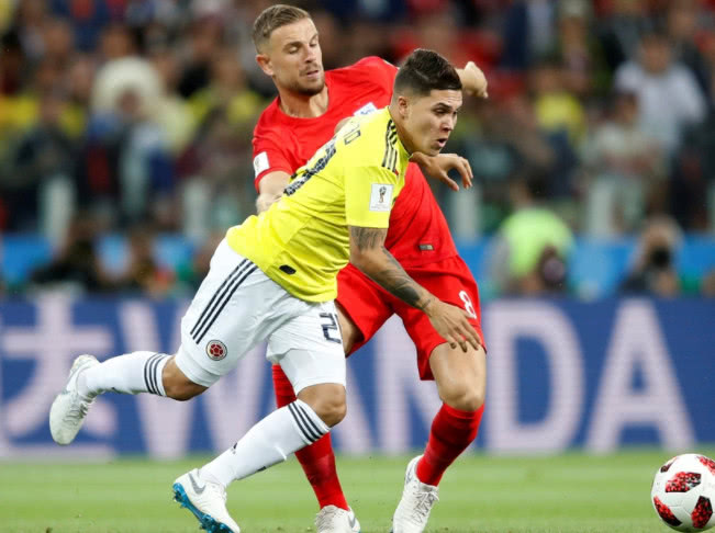 哥伦比亚轻取墨西哥，皮克统治全场