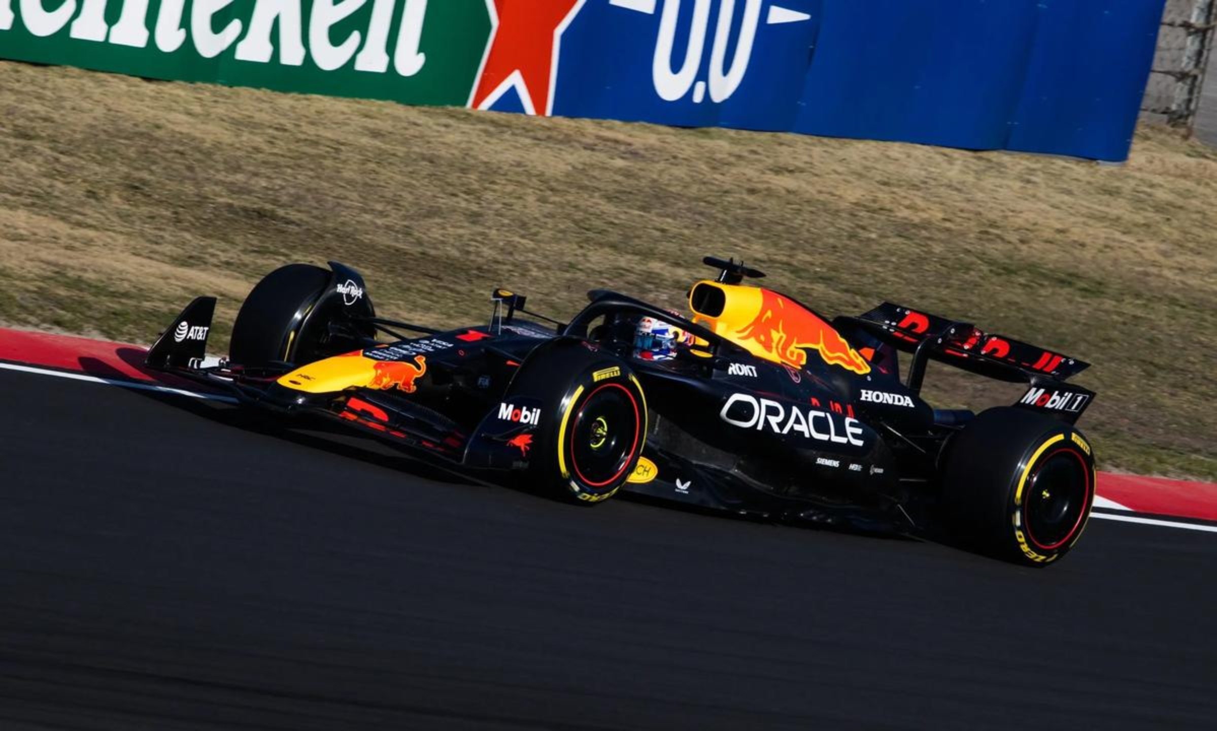 梅赛德斯横扫红牛车队,维斯塔潘状态火热 梅赛德斯横扫红牛车队,维斯塔潘状态火热