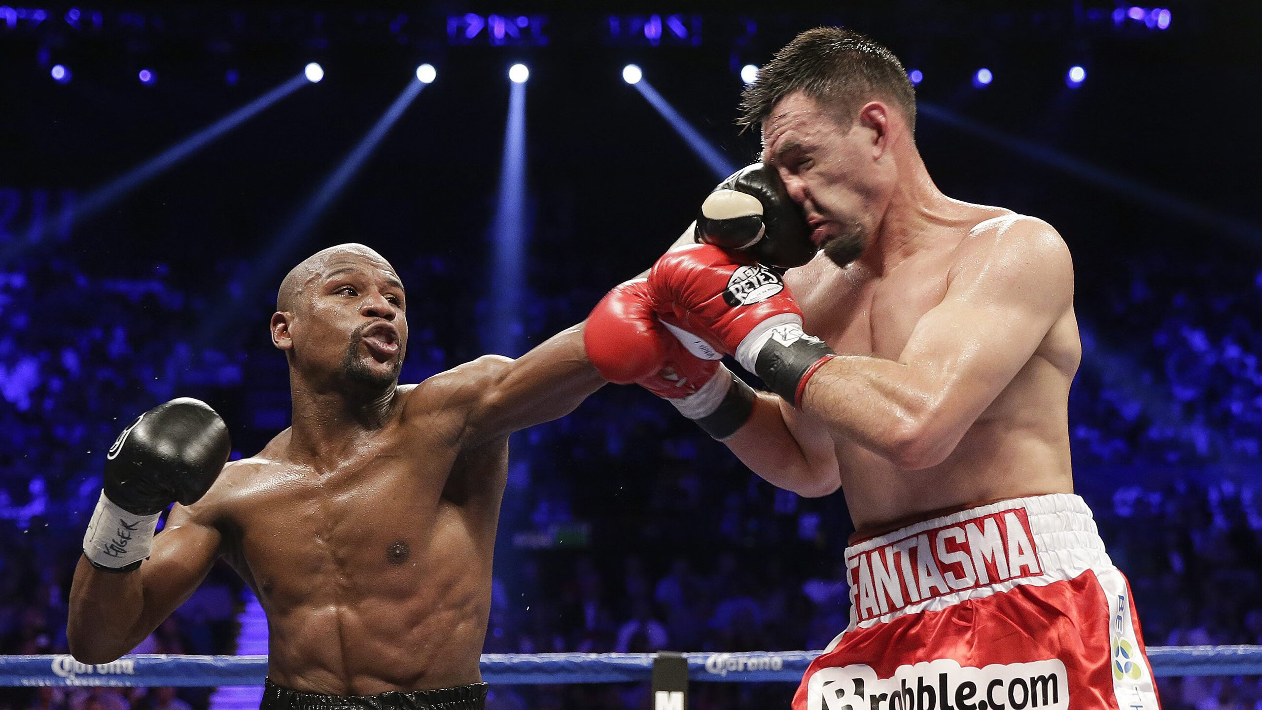 轰鸣的航船与孤独的小提琴手,一场胜利的两种叙事