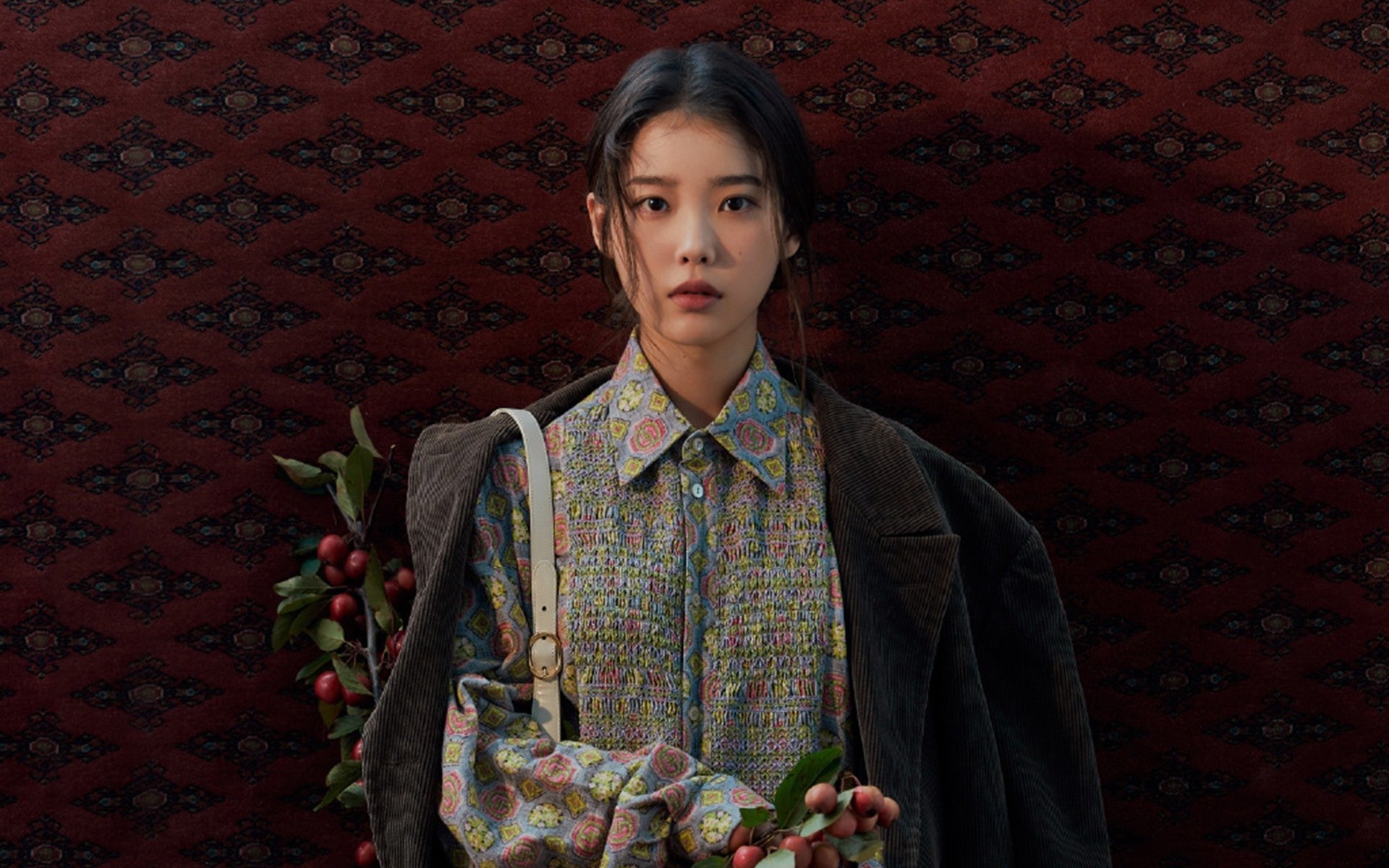 一场比赛,两条赛道,当F1冲刺圈的决绝,撞上魔术队的三重引擎轰鸣