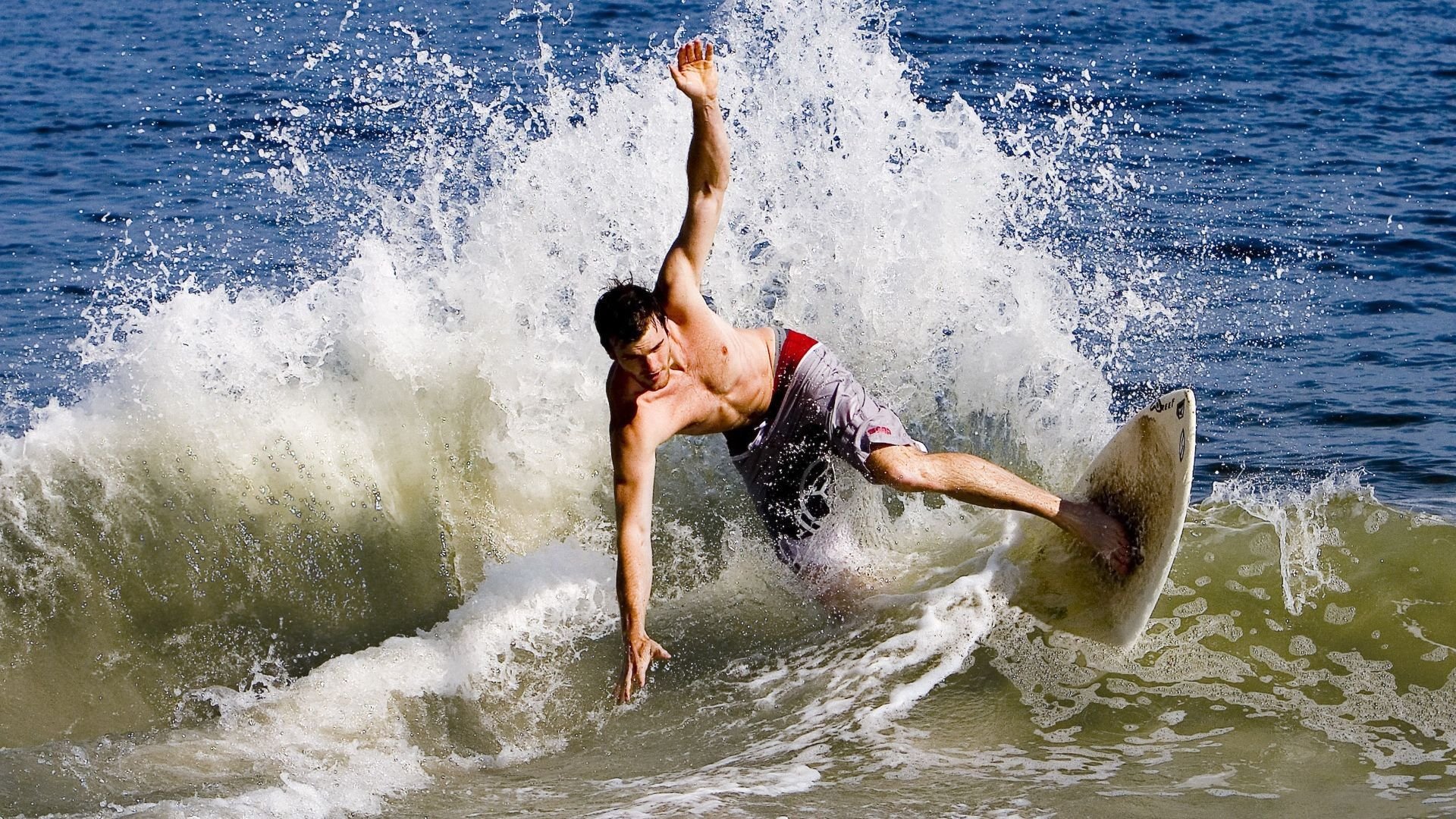 最后一投，切特在震耳欲聋的寂静中，听见自己肋骨愈合的声音