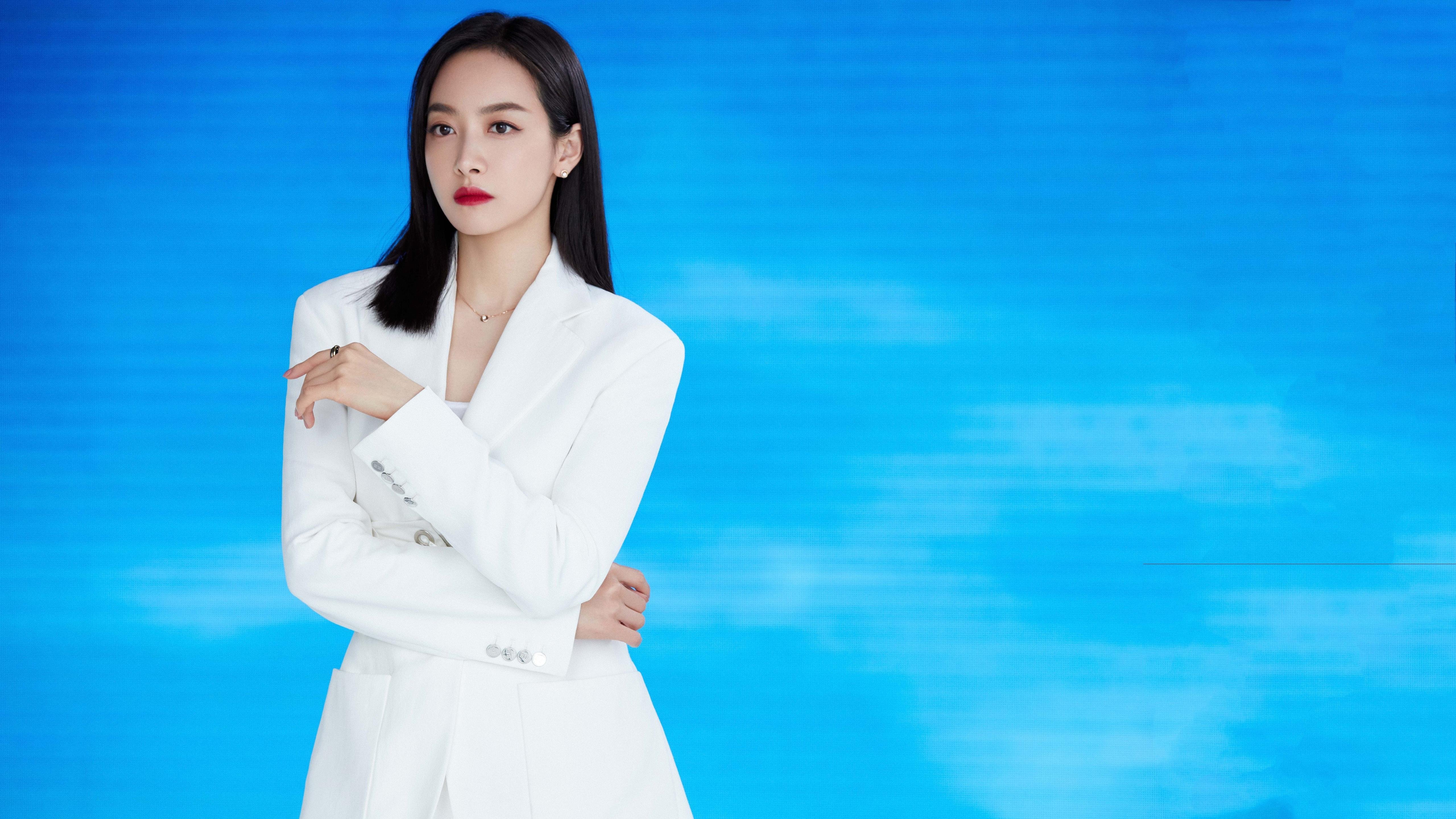 爱游戏在线-同日狂飙，湖人冲垮魔术，克莱在世界排名争夺战接管比赛