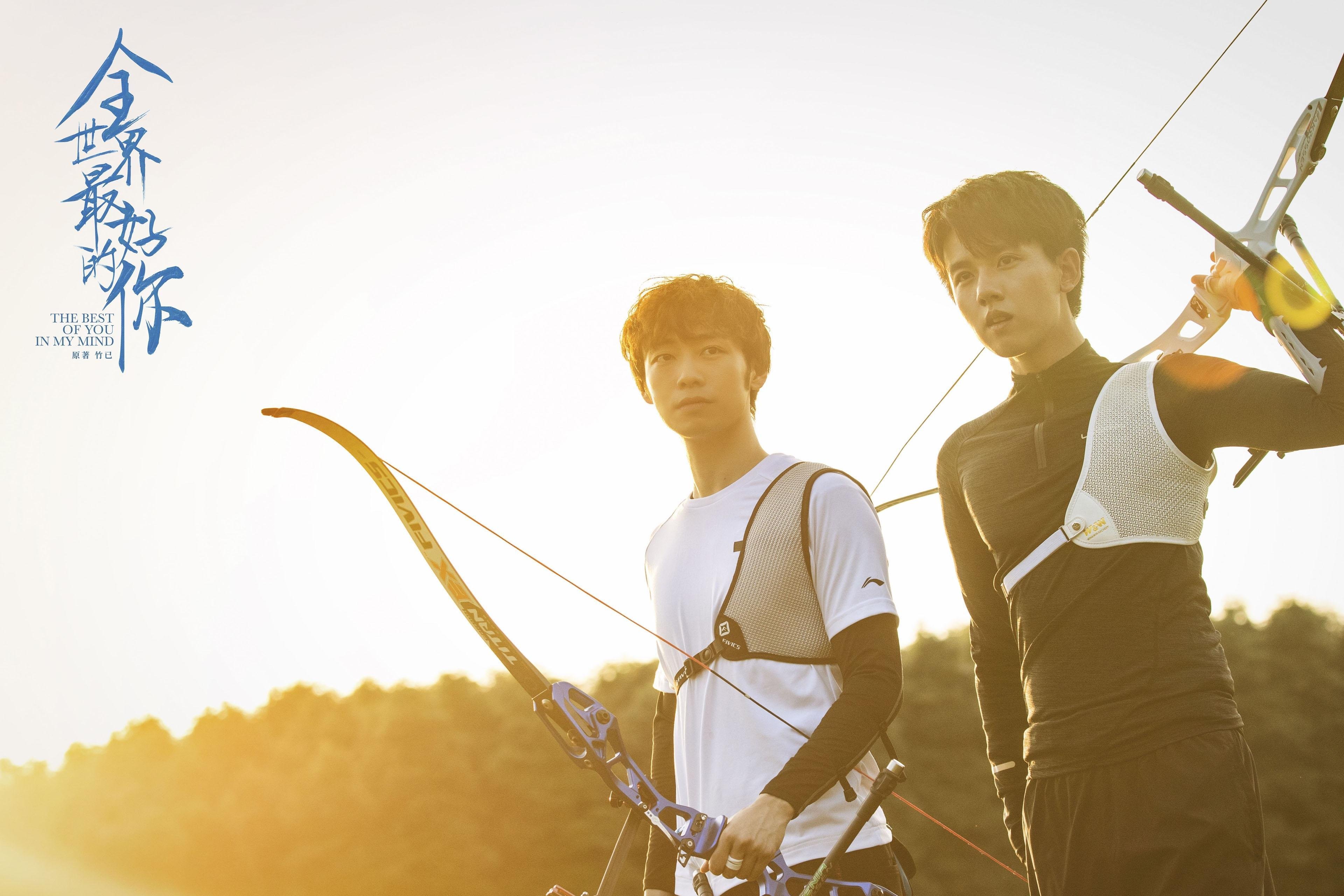 看到这个充满挑战的组合，我理解您希望看到两个看似无关的事件如何被构建成一篇具有内在统一性的文章。这需要找到一个更高维度的主题来统领全文